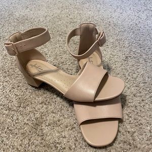 CLARKS COMFORT HEELS